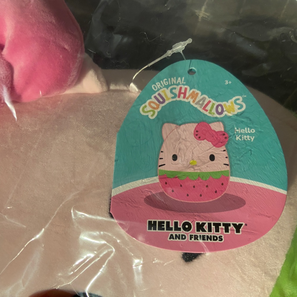 Limited edition Hello Kitty 🍓 - Picture 4 of 5